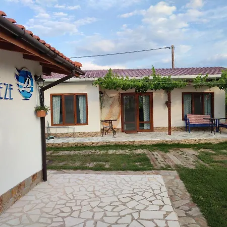 Blue Breeze Apartmanhotel 3*